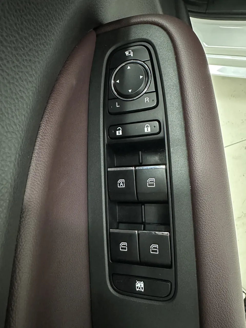 GAC Trumpchi M6 Pro 270T AT Deluxe Edition 2022 — миниатюра 3
