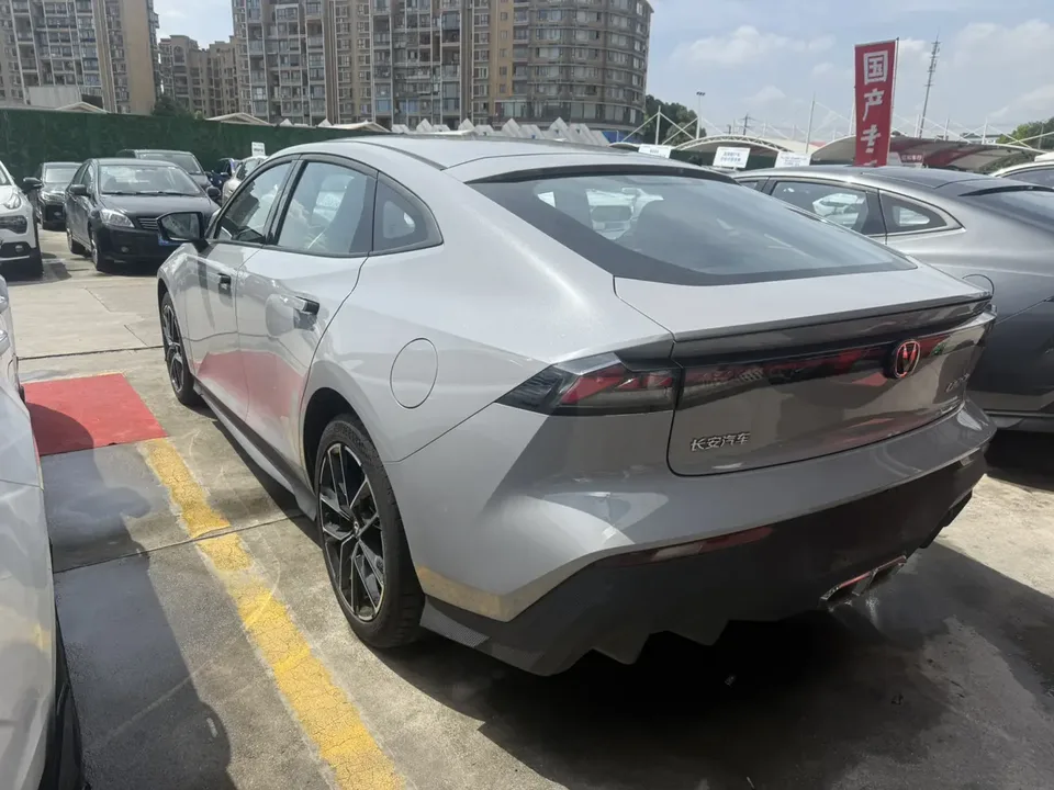 Changan UNI-V Blue Whale iDD 136km Smart and Fun 2025 — миниатюра 4