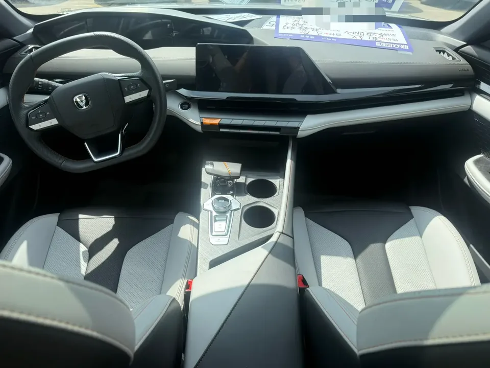 Changan UNI-V Blue Whale iDD 136km Smart and Fun 2025 — миниатюра 5