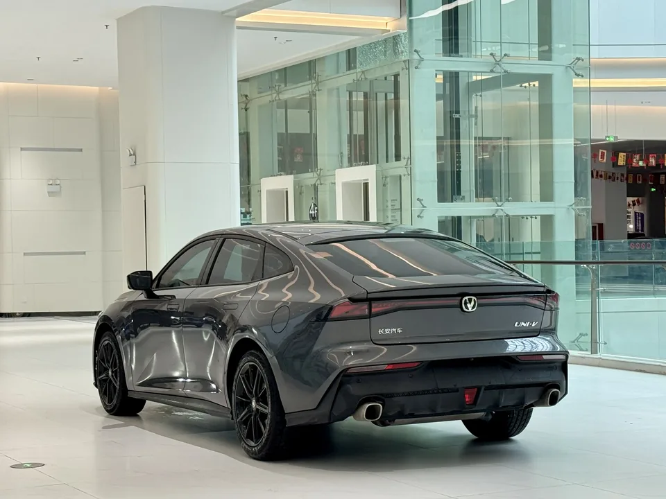 Changan UNI-V Changan UNI-V 2022 1.5T Premium 2023 — thumbnail 2