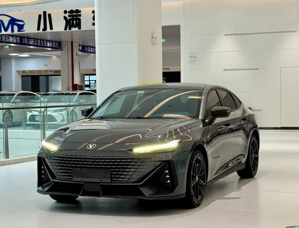 Changan UNI-V Changan UNI-V 2022 1.5T Premium 2023 — photo 1, buy with delivery to Moscow