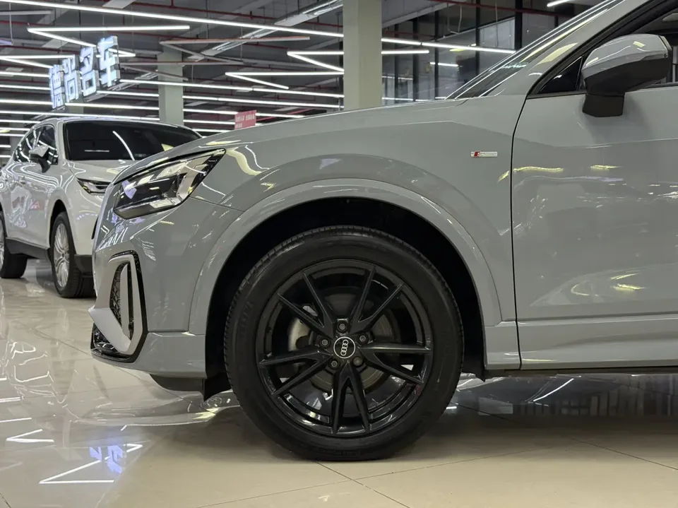 Audi Q2L Audi Q2L 2022 35 TFSI aggressive and dynamic model 2022 — миниатюра 4