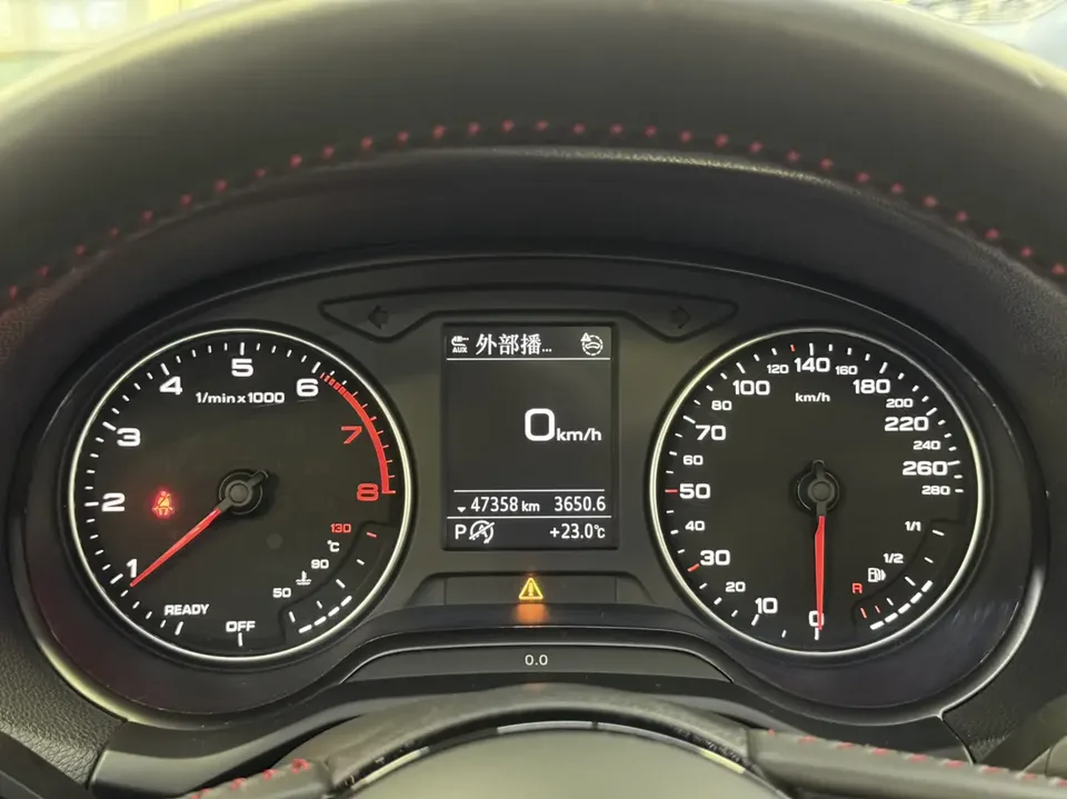 Audi Q2L Audi Q2L 2022 35 TFSI aggressive and dynamic model 2022 — миниатюра 5