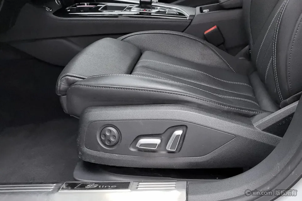 Audi a4 l Audi A4L 2024 40 TFSI luxury and dynamic model 2023 — миниатюра 4