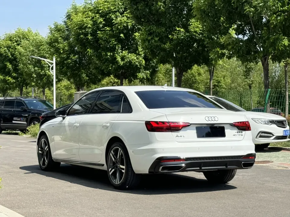 Audi a4 l A4L 2022 Audi A4L 2022 40 TFSI luxury and dynamic model 2022 — thumbnail 2