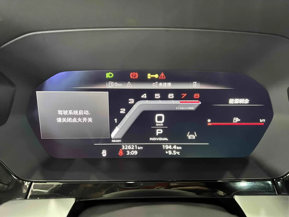 Audi A3 facelift Sportback 35 TFSI luxury sports model 2023 — миниатюра 4