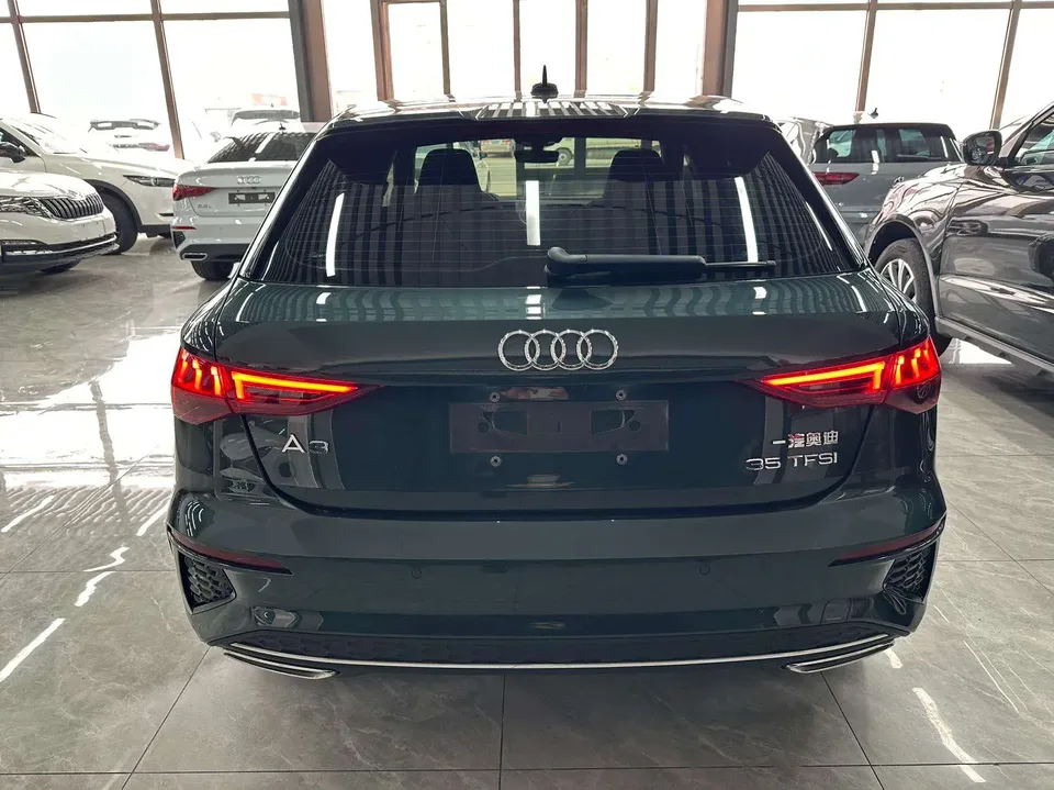 Audi A3 Sportback 35 TFSI stylish and sporty 2022 — миниатюра 2