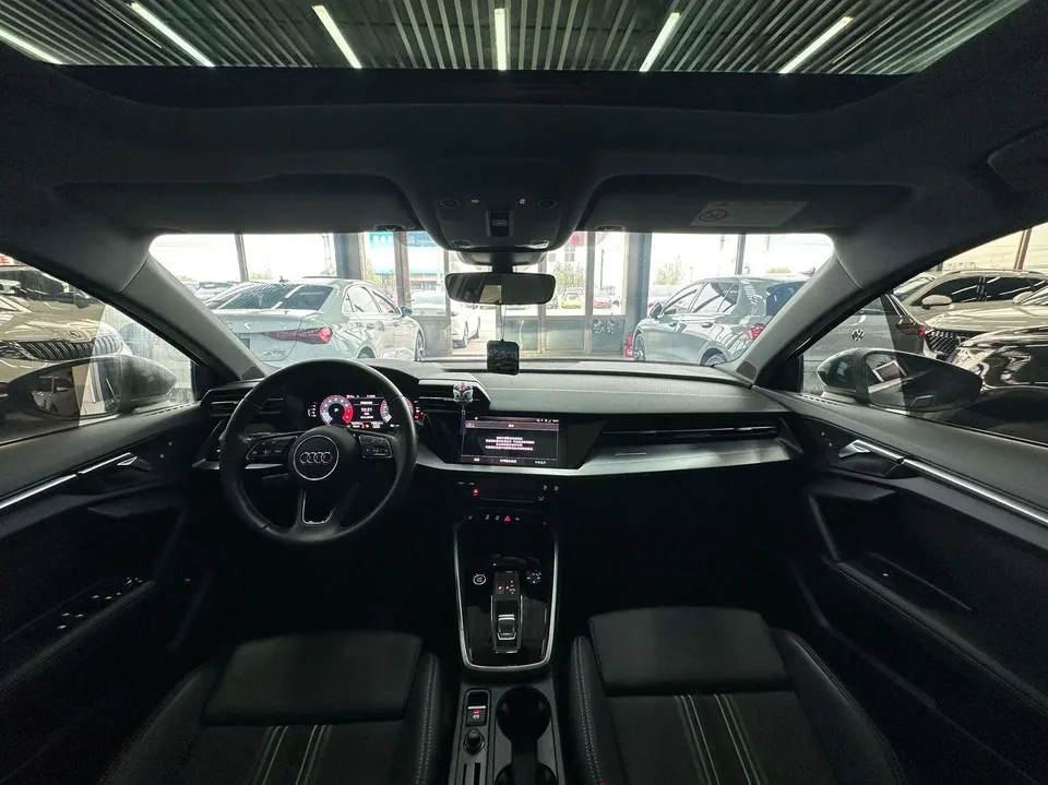 Audi A3 Sportback 35 TFSI stylish and sporty 2022 — миниатюра 3