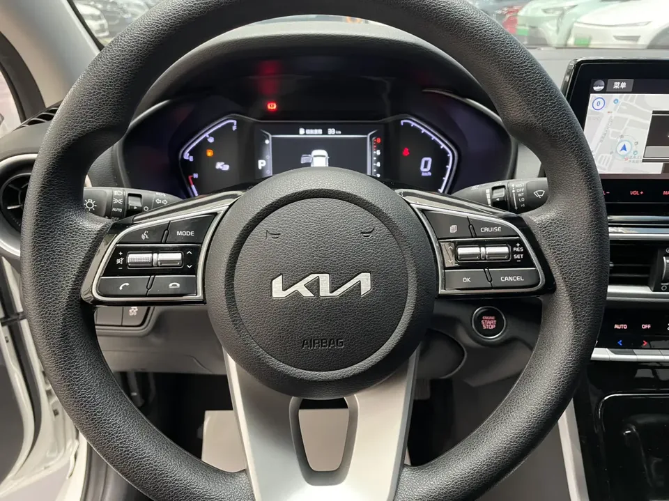 Kia K3 facelift 1.5L CVT fashion version 2023 — миниатюра 3