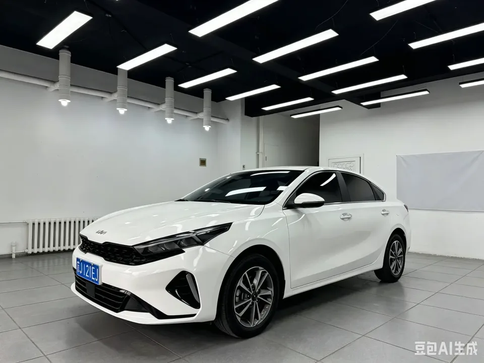 Kia K3 1.5L IVT Deluxe Edition 2023 — фото 1, купить с доставкой в Москву