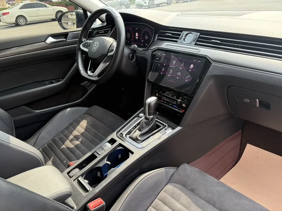 Volkswagen Magotan 330TSI DSG 30th Anniversary Edition 2022 — миниатюра 3