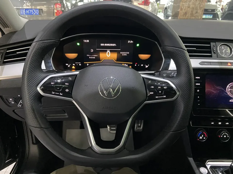 Volkswagen Magotan Magotan 2023 2 million commemorative edition 280TSI DSG comfort model 2023 — миниатюра 5