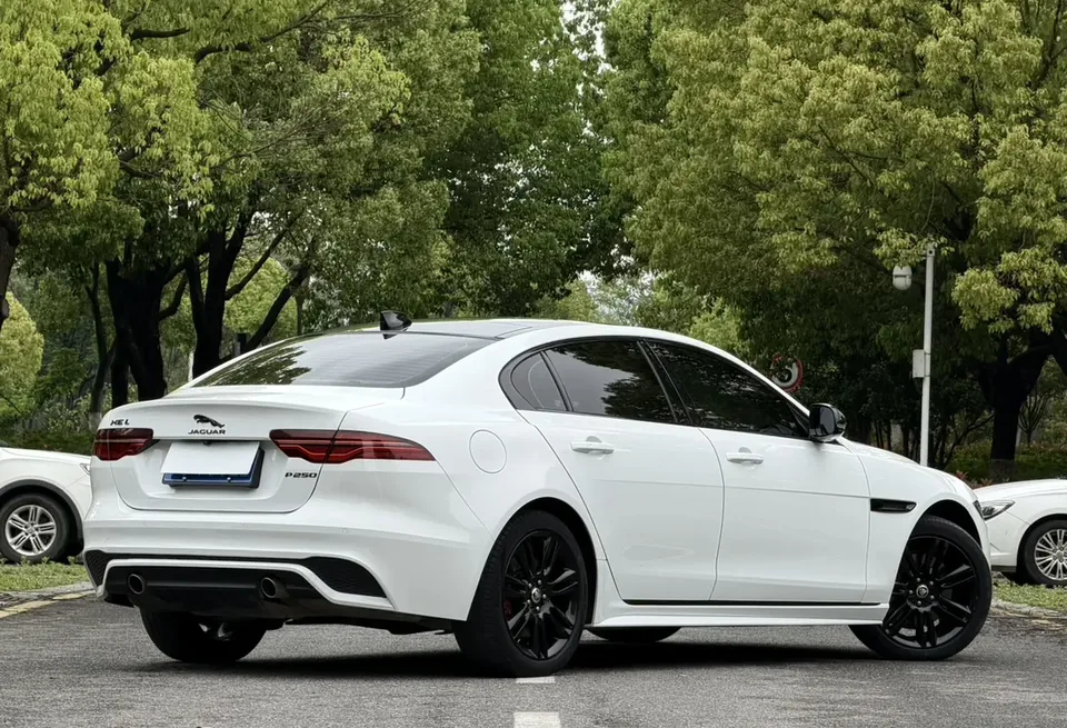 Jaguar XEL XEL 2024 Jaguar XEL 2024 2.0T 250PS R-DYNAMIC S Black Sports Edition 2024 — миниатюра 2