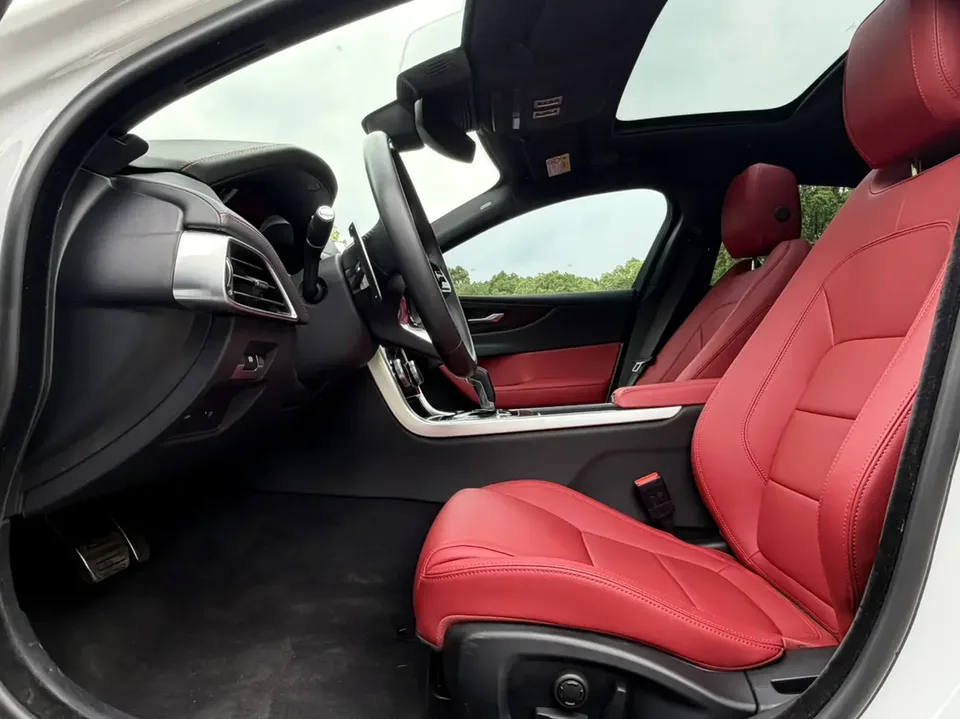 Jaguar XEL XEL 2024 Jaguar XEL 2024 2.0T 250PS R-DYNAMIC S Black Sports Edition 2024 — миниатюра 4