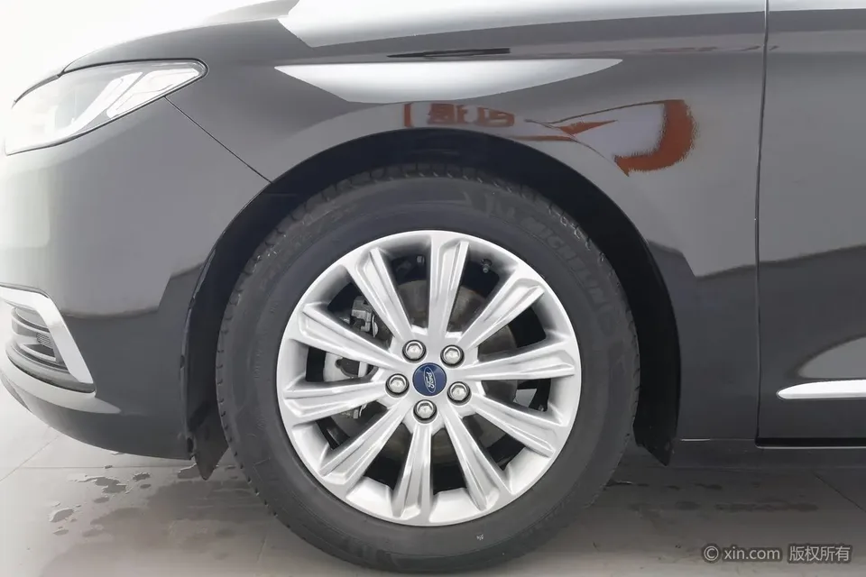 Ford Taurus EcoBoost 245 Enjoy Edition 2022 — миниатюра 3