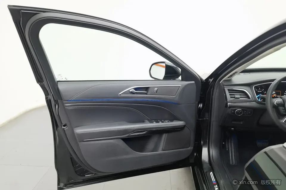 Ford Taurus EcoBoost 245 Enjoy Edition 2022 — миниатюра 5