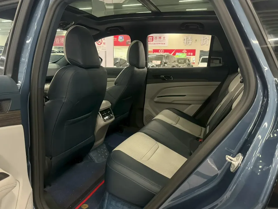 Ford Equator Sport Leading 2022 EcoBoost 170 Premium Edition 2022 — миниатюра 3