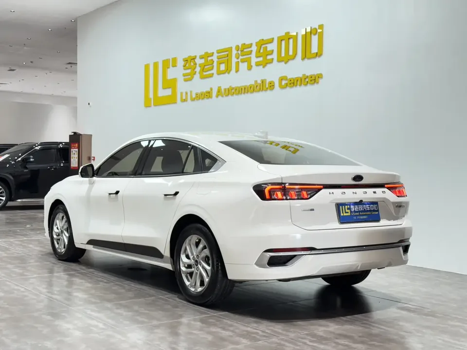 Ford Mondeo facelift EcoBoost 245 Fashion Edition 2023 — миниатюра 2