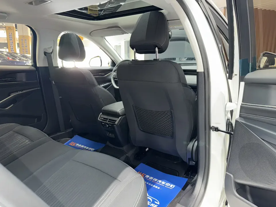 Ford Mondeo facelift EcoBoost 245 Fashion Edition 2023 — миниатюра 4