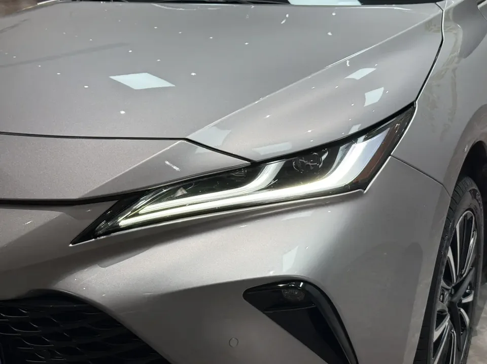 Toyota Venza Venza 2.0L CVT 4WD Supreme Edition 2022 — миниатюра 3