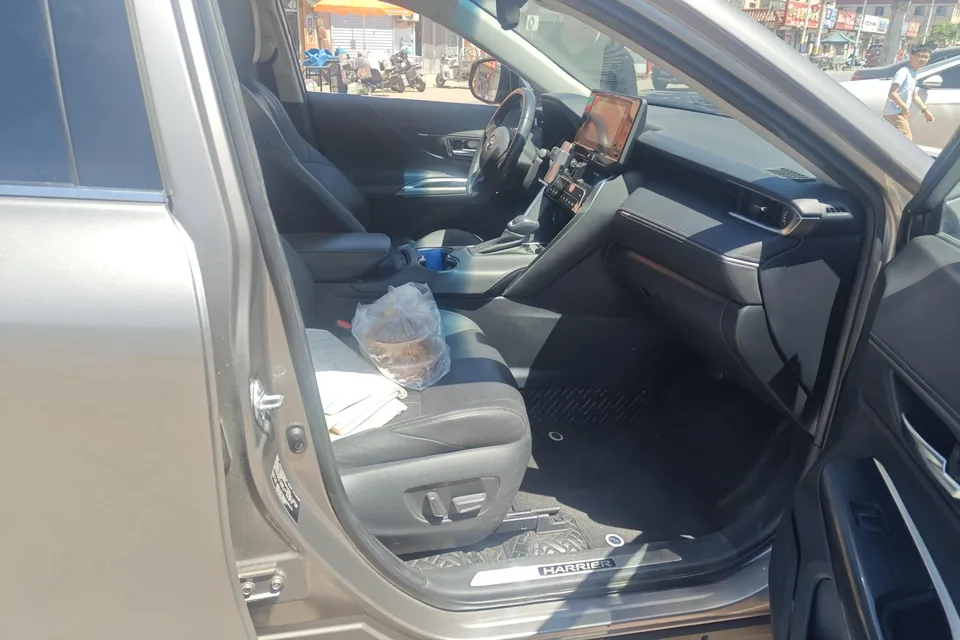 Toyota HARRIER Lingfang Harrier 2022 2.0L CVT 2WD Luxury Edition 2023 — миниатюра 2