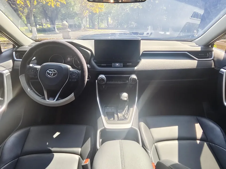 Toyota Willanda 2.0L two-wheel drive urban version 2023 — миниатюра 3