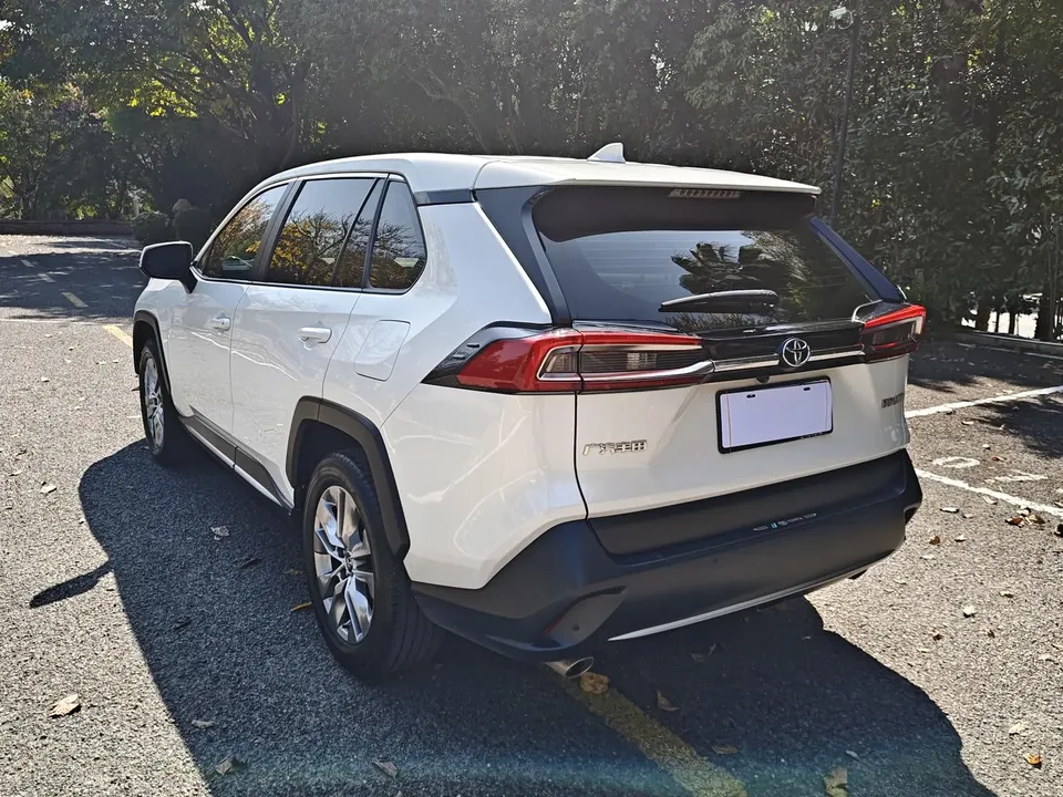 Toyota Willanda 2.0L two-wheel drive urban version 2023 — миниатюра 5