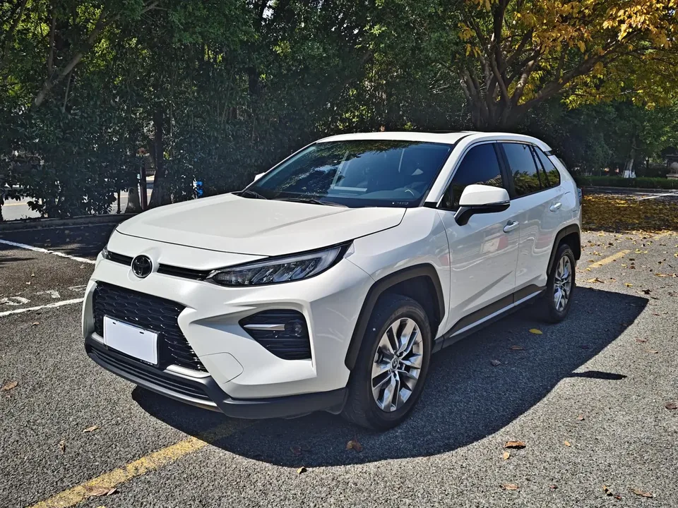 Toyota Willanda 2.0L two-wheel drive urban version 2023 — фото 1, купить с доставкой в Москву
