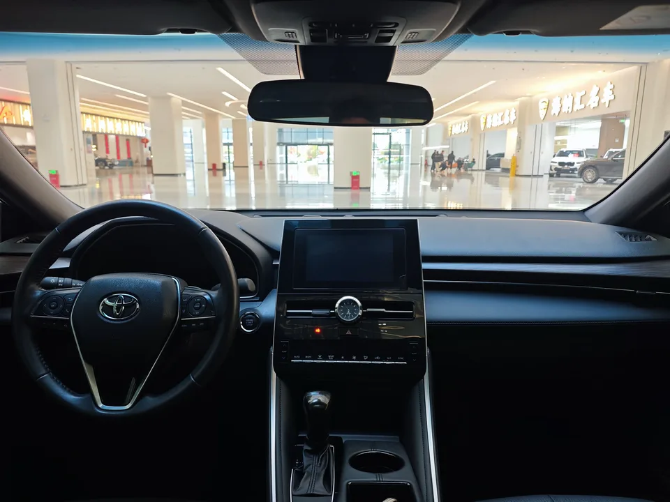 Toyota Avalon 2.0L CVT Premium Edition 2024 — миниатюра 3