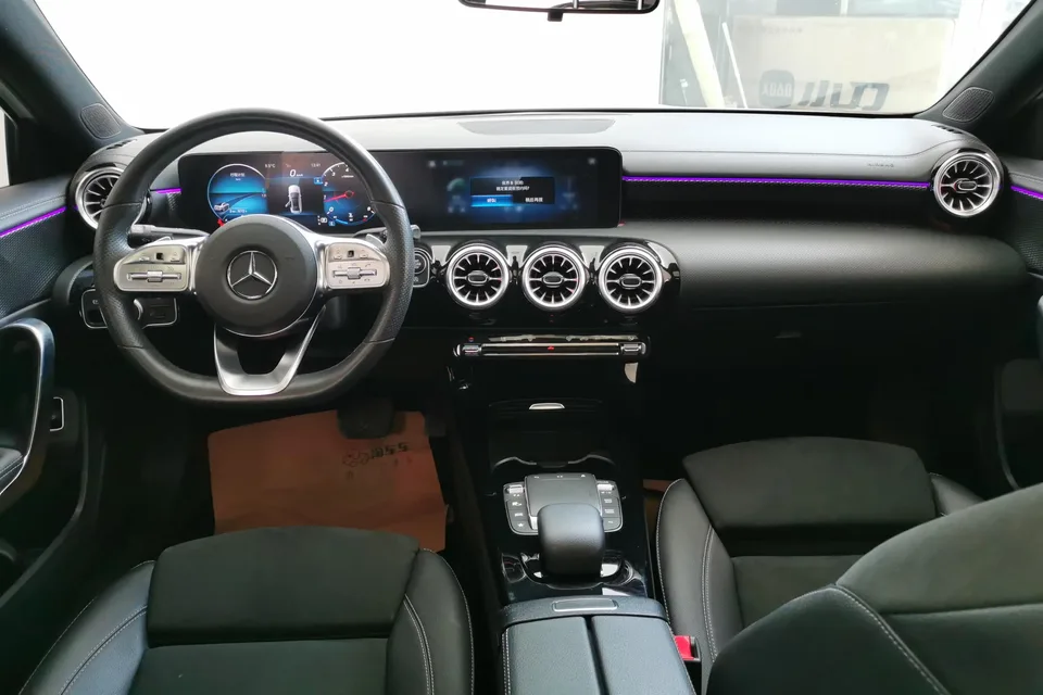 Mercedes-Benz Mercedes Benz A Class second facelift A 200 L sports sedan fashion version 2022 — миниатюра 3