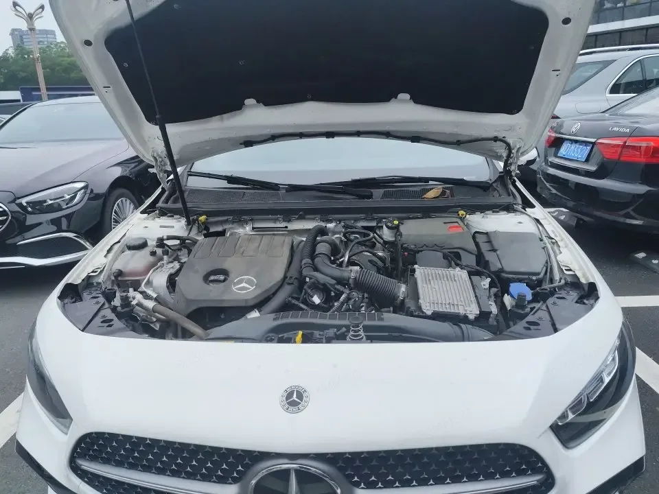 Mercedes-Benz Mercedes Benz A Class Mercedes-Benz A-Class 2024 A 200 L Fashion Edition 2023 — миниатюра 2