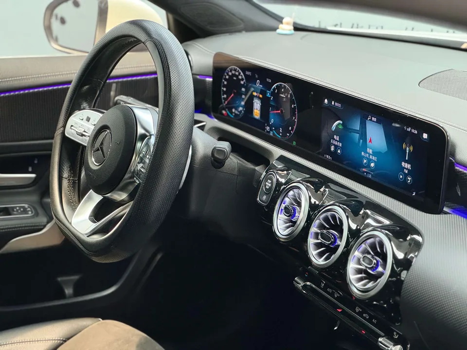 Mercedes-Benz Mercedes Benz A Class second facelift A 200 L sports sedan fashion version 2022 — миниатюра 2