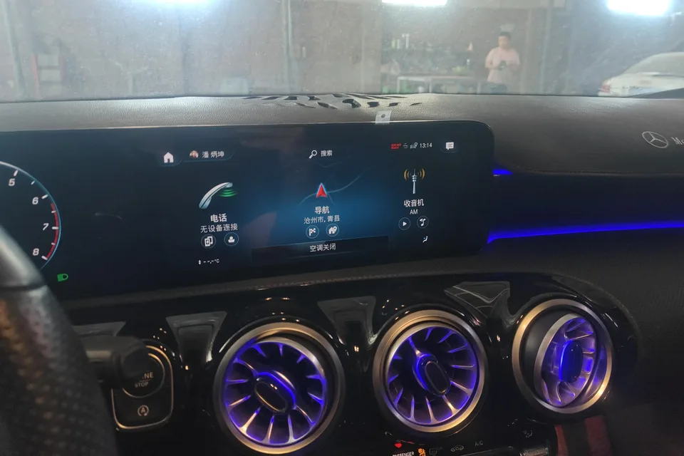 Mercedes-Benz Mercedes Benz A Class second facelift A 200 L sports sedan fashion version 2022 — миниатюра 2