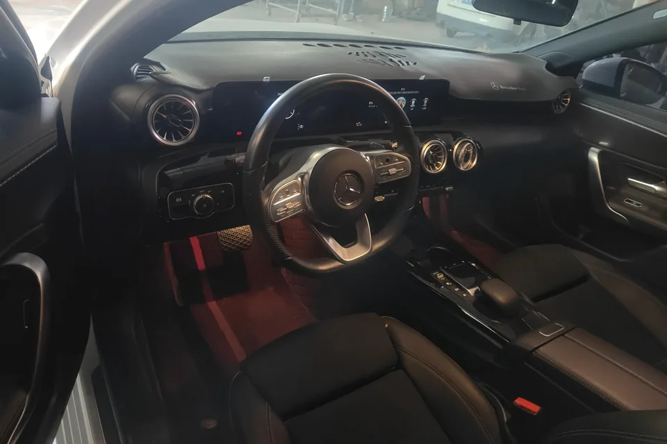 Mercedes-Benz Mercedes Benz A Class second facelift A 200 L sports sedan fashion version 2022 — миниатюра 3