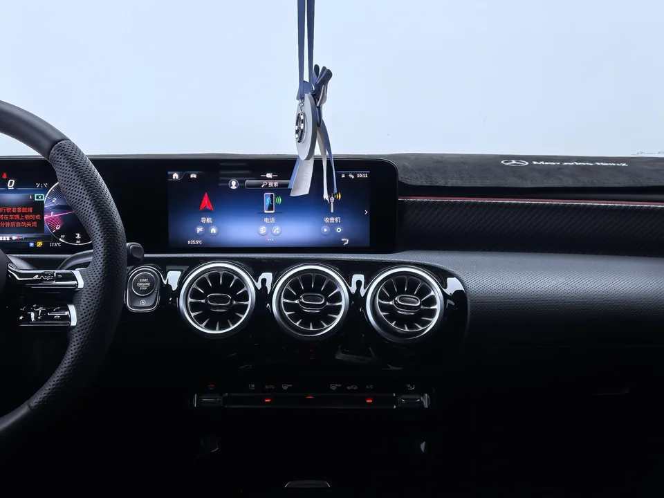 Mercedes-Benz Klasa A Mercedes Benz A Class 2024 Mercedes-Benz A-Class 2024 A 200 L Dynamic Edition 2024 — миниатюра 3