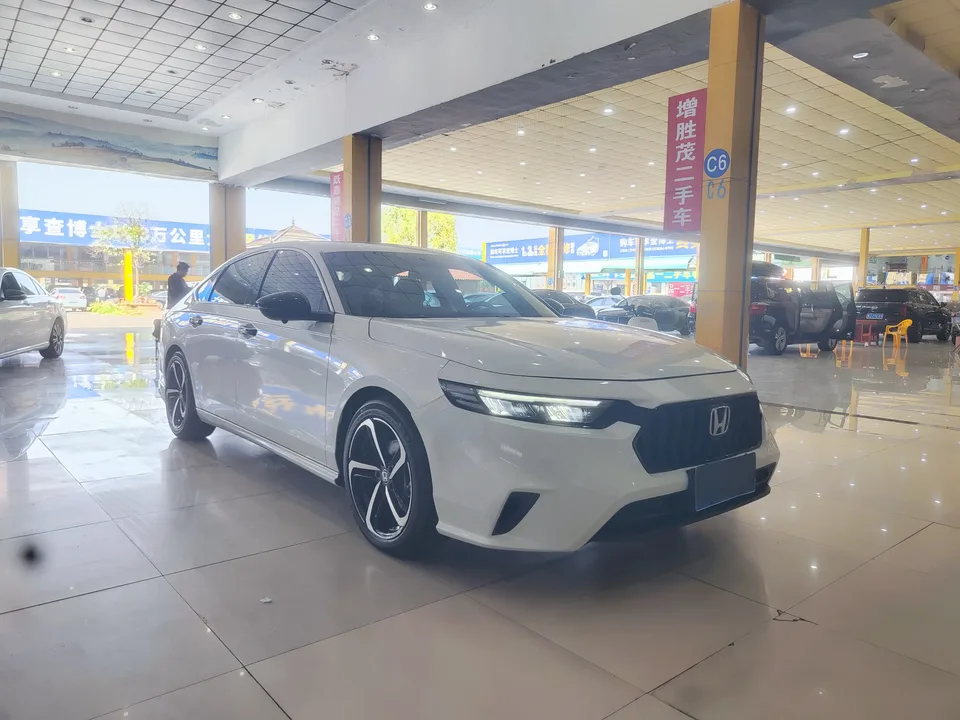 Honda Inspire Insignia 260TURBO Elegant Edition 2024 — миниатюра 3