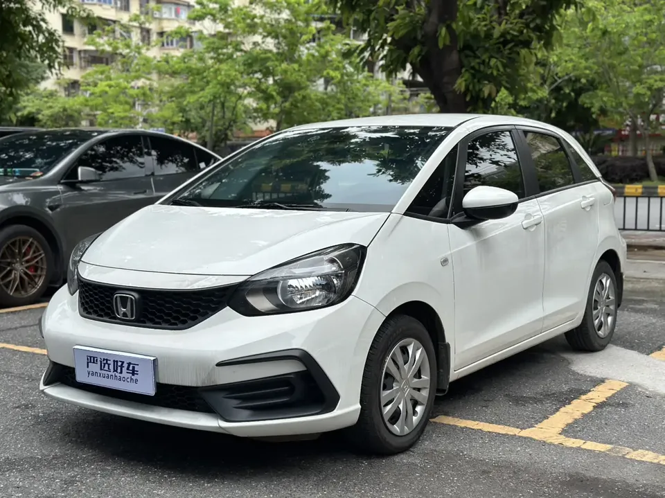 Honda FIT Fit 2023 1.5L CVT Trendy Edition 2023 — photo 1, buy with delivery to Moscow