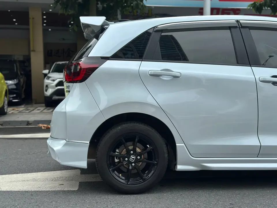 Honda FIT 1.5L CVT Unlimited MUGEN Edition 2022 — миниатюра 4