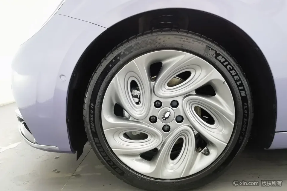 ORA Euler lightning cat 555km Premium Edition 2023 — миниатюра 2