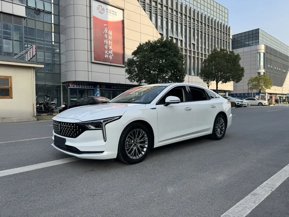 FAW Bestune B70 Pentium B70 2023 Third Generation 1.5T Automatic Enjoyable Model 70th Anniversary Edition 2024 — photo 1, buy with delivery to Moscow