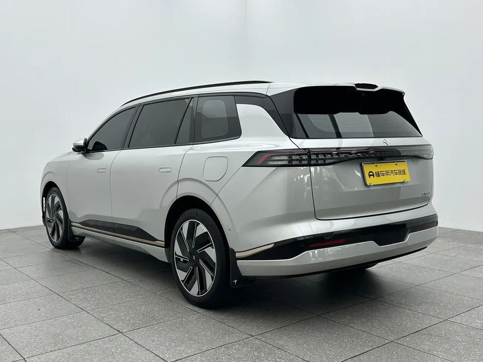 Dongfeng Yipai 008 210Max Extended Range 6-seater 2024 — миниатюра 2