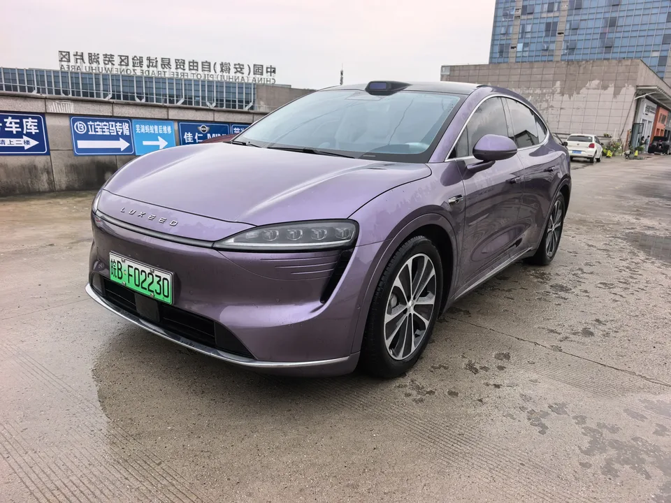 Luxeed Zhijie R7 2025