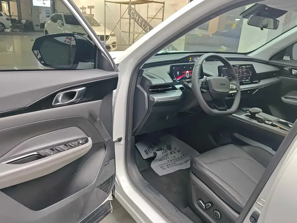 Oshan Changan Auchan Z6 Blue Whale 1.5T DCT Smart Navigation Model 2023 — миниатюра 3