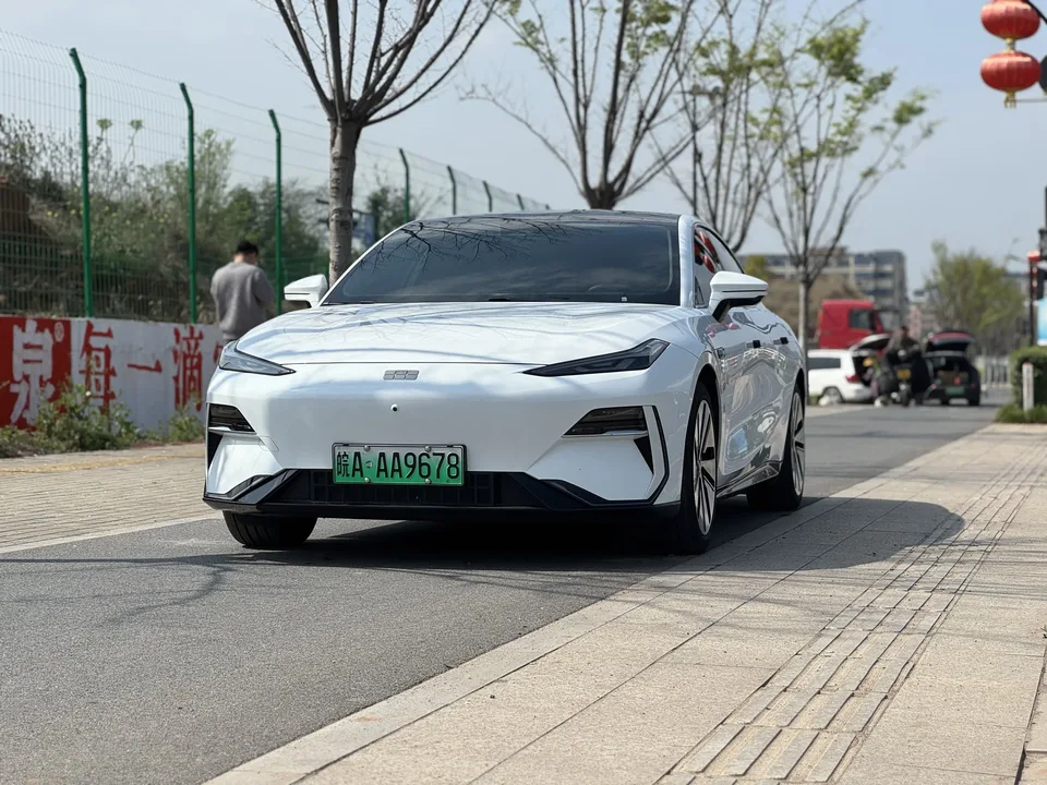 Geely Galaxy E8 2024