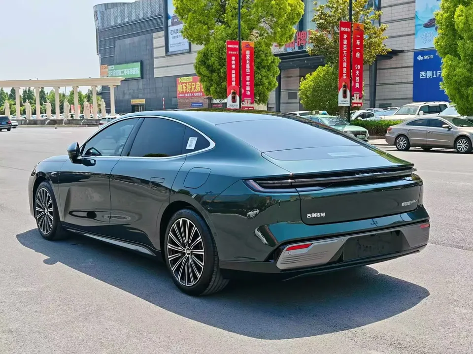 Geely Galaxy Star 8 PHEV 130km EM-P Exploration Edition 2025 — миниатюра 3