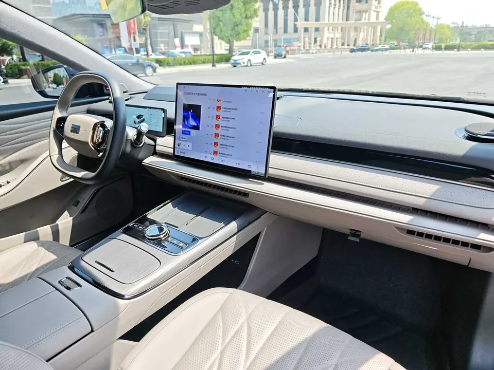 Geely Galaxy Star 8 PHEV 130km EM-P Exploration Edition 2025 — миниатюра 4