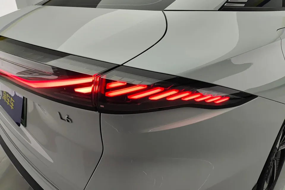 Geely Galaxy L6 1.5T DHT 125km PLUS 2023 — миниатюра 5