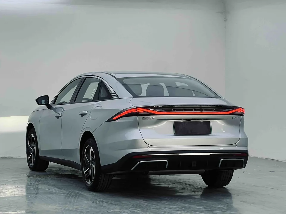 Geely Galaxy L6 Galaxy L6 2025 1.5 EM-i DHT 140KM Starship Edition 2025 — thumbnail 3