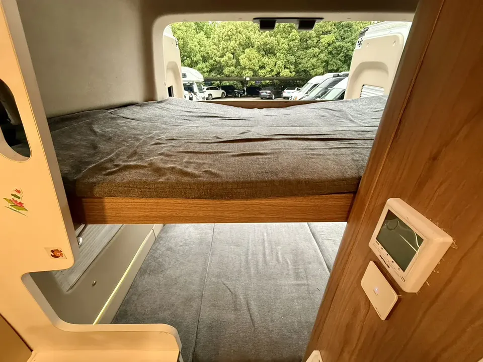 Datong Maxus V90 RV 2.0T Traveler V90 Self-propelled B-type RV Deluxe Edition Cross Bed 2023 — миниатюра 3