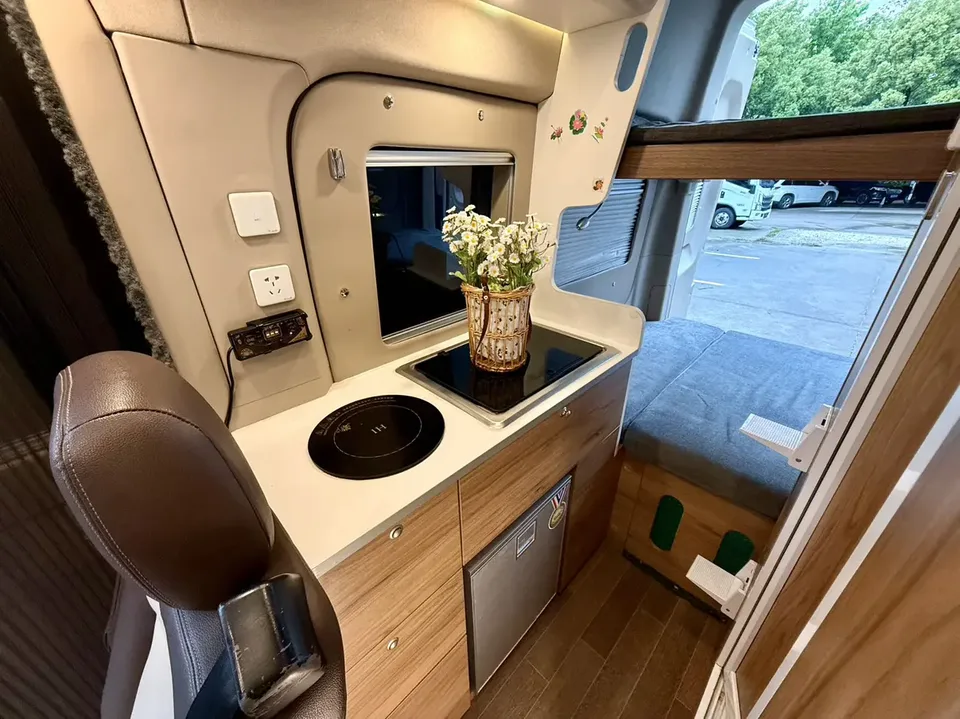 Datong Maxus V90 RV 2.0T Traveler V90 Self-propelled B-type RV Deluxe Edition Cross Bed 2023 — миниатюра 5